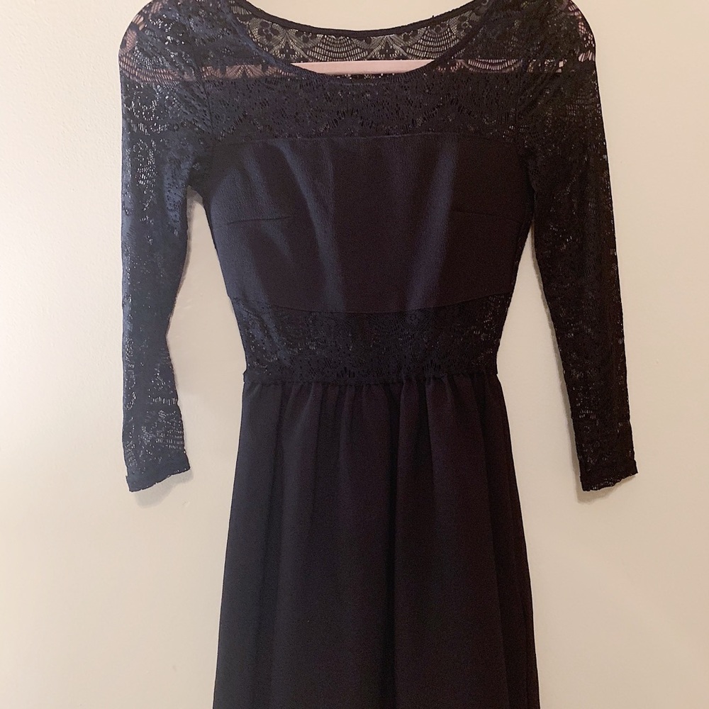 Blackless lace cocktail dress